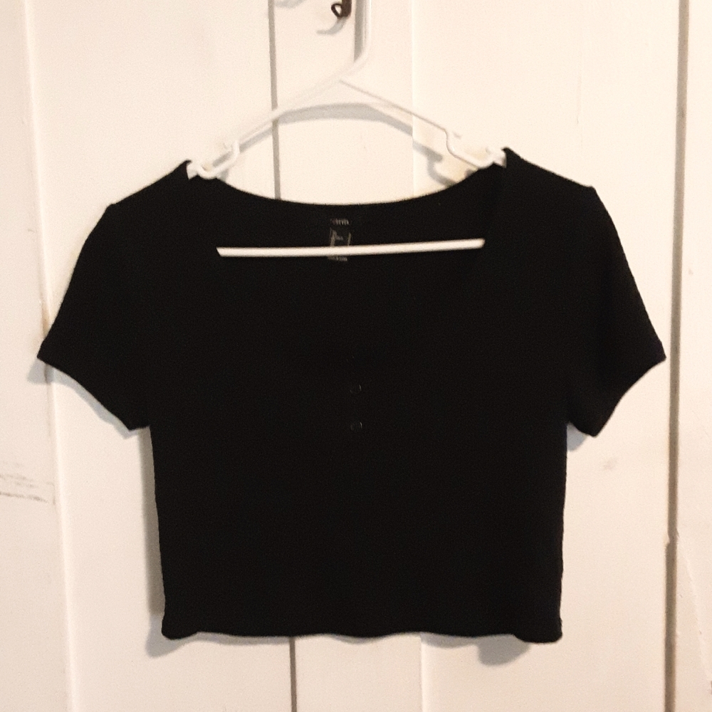black crop top